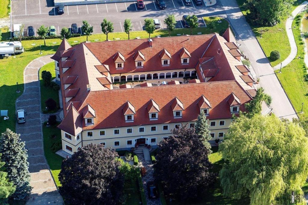 Almtalhotel Appartements In Pettenbach Экстерьер фото